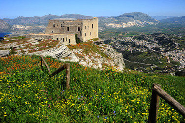 ERICE e il suo QUARTIERE SPAGNOLO.Fotografie di Giulio Azzarello &copy;2014.