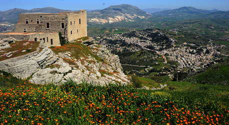 ERICE e il suo QUARTIERE SPAGNOLO.Fotografie di Giulio Azzarello &copy;2014.