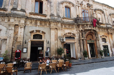 IL BAROCCO DI NOTO in Sicilia panoramiche e particolari. Fotografie di Giulio Azzarello &copy;2014.
