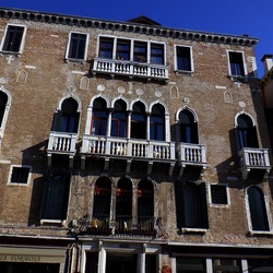 VENEZIA fotografie di Giulio Azzarello &copy;2022.