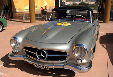 AUTO CLASSICHE ovvero la loro modernit&agrave; in mostra con tanti modelli del passato. Fotografie di Giulio Azzarello &copy;2014.