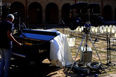 BACKSTAGE fotografie di Giulio Azzarello ©2020.