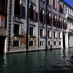 VENEZIA fotografie di Giulio Azzarello &copy;2022.