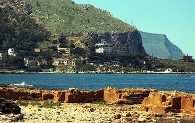 SCOGLIERA ROSSA fotografie di Giulio Azzarello &copy;2021.