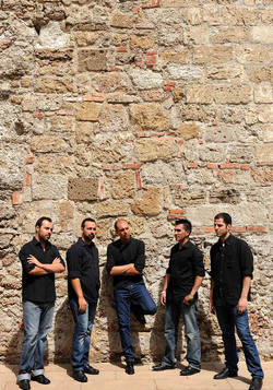 GIACOMO CUTICCHIO e il suo ensemble musicale. Fotografie di Giulio Azzarello &copy;2014.