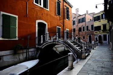 VENEZIA fotografie di Giulio Azzarello ©2020. VENEZIA fotografie di Giulio Azzarello ©2020.