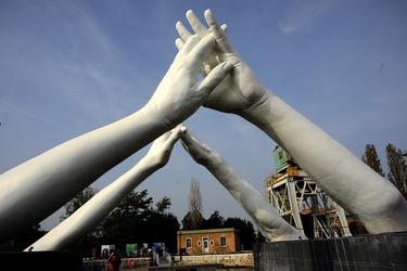 LE MANI DI LORENZO QUENN Biennale di Venezia. Fotografie di Giulio Azzarello &copy;2020.