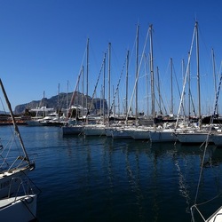 PALERMO. Fotografie di Giulio Azzarello ©2022. PALERMO. Fotografie di Giulio Azzarello ©2022.