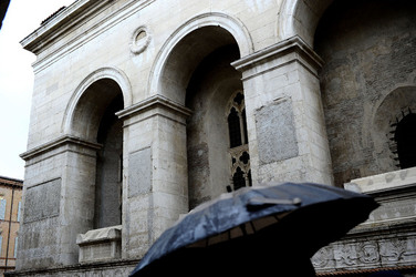 TEMPIO MALATESTIANO e SPIAGGIA di Rimini. Fotografie di Giulio Azzarello &copy;2016.