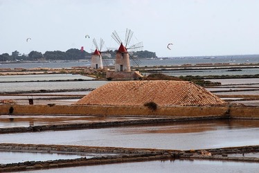 LE SALINE di Trapani in Sicilia. Fotografie di Giulio Azzarello ©2014. LE SALINE di Trapani in Sicilia. Fotografie di Giulio Azzarello ©2014.