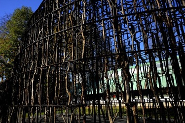 VENEZIA installazione lignea Giardini della Biennale di Arch. Cont. Fotografie di Giulio Azzarello &copy;2022.