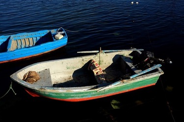 BARCHE. Fotografie di Giulio Azzarello ©2022. BARCHE. Fotografie di Giulio Azzarello ©2022.