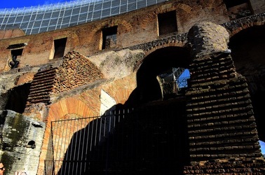 COLOSSEO Roma. Fotografie di Giulio Azzarello ©2020. COLOSSEO Roma. Fotografie di Giulio Azzarello ©2020.