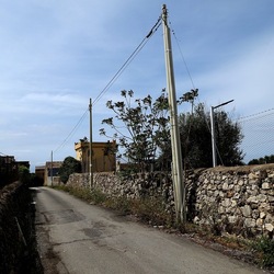 CAMMINANDO. Fotografie di Giulio Azzarello &copy;2024.