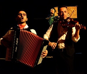 SERENATA fotografie di Giulio Azzarello ©2020. SERENATA fotografie di Giulio Azzarello ©2020.