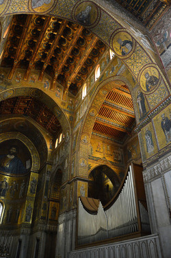 MONREALE in Sicilia con il suo Duomo e il Chiostro panoramiche e particolari. Fotografie di Giulio Azzarello &copy;2014.