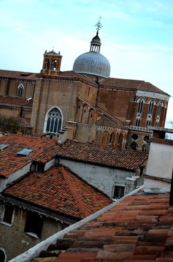 VENEZIA fotografie di Giulio Azzarello &copy;2022.