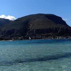 MONDELLO. Fotografie di Giulio Azzarello ©2024. MONDELLO. Fotografie di Giulio Azzarello ©2024.