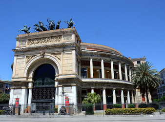 TEATRO Politeama di Palermo. Fotografie di Giulio Azzarello ©2014.