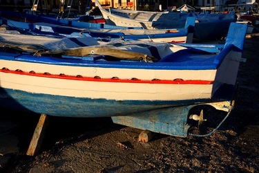 BARCHE. Fotografie di Giulio Azzarello ©2022. BARCHE. Fotografie di Giulio Azzarello ©2022.