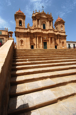 IL BAROCCO DI NOTO in Sicilia panoramiche e particolari. Fotografie di Giulio Azzarello &copy;2014.