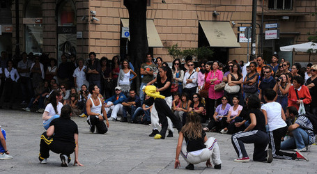 DANZE URBANE contemporanee per le vie di Palermo. Fotografie di Giulio Azzarello &copy;2014.