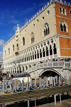 PIAZZA SAN MARCO A VENEZIA fotografie di Giulio Azzarello &copy;2016.