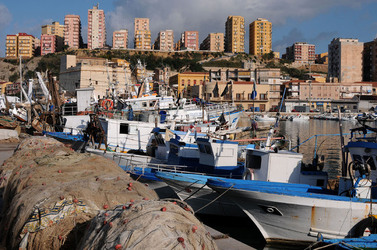 PORTO EMPEDOCLE in Sicilia. Fotografie di Giulio Azzarello &copy;2014.