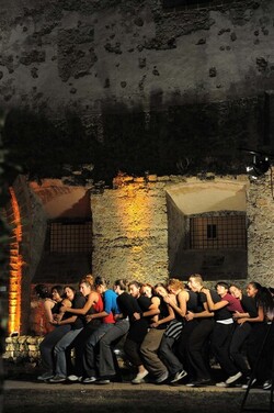 DANZE URBANE contemporanee per le vie di Palermo. Fotografie di Giulio Azzarello &copy;2014.