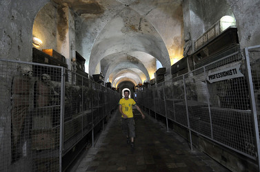 Le CATACOMBE di Palermo documentario film. Fotografie di scena e set di Giulio Azzarello &copy;2014.