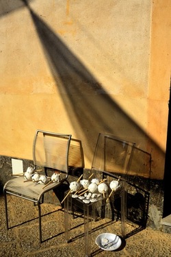 SARA CUTICCHIO e il suo laboratorio per i bambini. Fotografie di Giulio Azzarello &copy;2020.