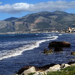 COSTA SICILIANA. Fotografie di Giulio Azzarello &copy;2022.