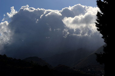 NUVOLE E NATURA fotografie di Giulio Azzarello &copy;2014.