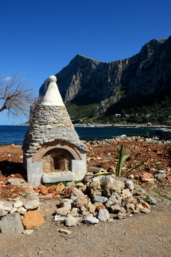 CAPO GALLO riserva marina e naturalistica a Palermo panoramiche e particolari. Fotografie di Giulio Azzarello ©2014. CAPO GALLO riserva marina e naturalistica a Palermo panoramiche e particolari. Fotografie di Giulio Azzarello ©2014.