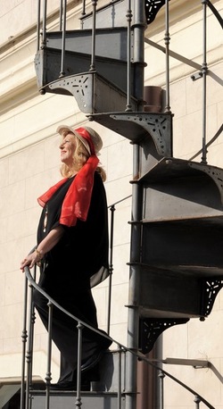 SARA FAVARO attrice e poetessa siciliana. Fotografie di Giulio Azzarello &copy;2018.