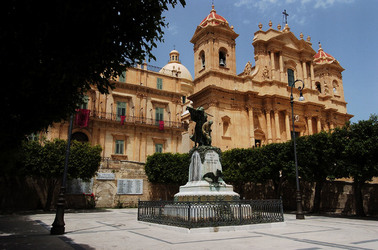 IL BAROCCO DI NOTO in Sicilia panoramiche e particolari. Fotografie di Giulio Azzarello &copy;2014.