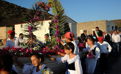 PROCESSIONE RELIGIOSA DEL MARE a Linosa. Fotografie di Giulio Azzarello ©2014. PROCESSIONE RELIGIOSA DEL MARE a Linosa. Fotografie di Giulio Azzarello ©2014.