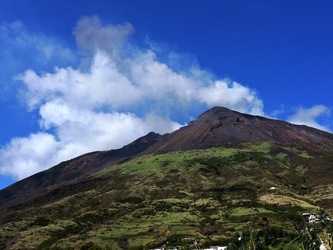 STROMBOLI fotografie di Giulio Azzarello ©2020. STROMBOLI fotografie di Giulio Azzarello ©2020.