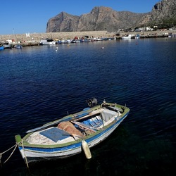 ISOLA. Fotografie di Giulio Azzarello &copy;2024.
