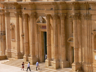 IL BAROCCO DI NOTO in Sicilia panoramiche e particolari. Fotografie di Giulio Azzarello &copy;2014.