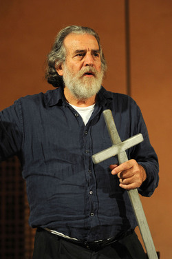 CARLO MAGNO spettacolo epico di e con Mimmo Cuticchio. Fotografie di Giulio Azzarello &copy;2014.