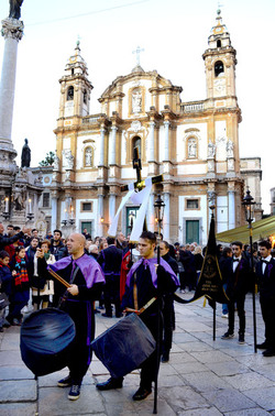 PROCESSIONI religiose per la Pasqua a Palermo. Fotografie di Giulio Azzarello ©2016. PROCESSIONI religiose per la Pasqua a Palermo. Fotografie di Giulio Azzarello ©2016.