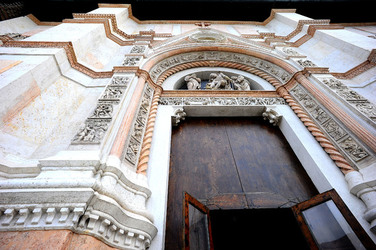 BOLOGNA centro storico. Fotografie di Giulio Azzarello ©2016. BOLOGNA centro storico. Fotografie di Giulio Azzarello ©2016.