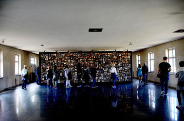 AUSCHWITZ BIRKENAU il percorso della memoria e i documenti. Fotografie di Giulio Azzarello &copy;2016.