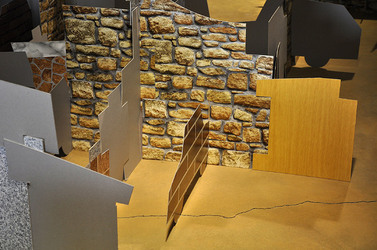 ANNE CLEMENCE de GROLEE e una sua installazione. Fotografie di Giulio Azzarello &copy;2014.