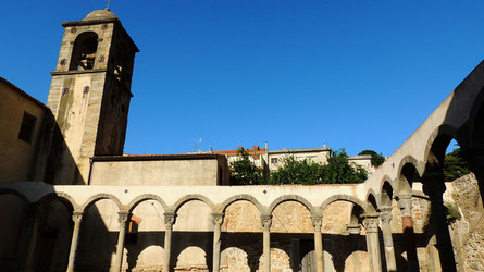 IL CHIOSTRO di S.Angelo di Brolo Messina . Fotografie di Giulio Azzarello ©2014. IL CHIOSTRO di S.Angelo di Brolo Messina . Fotografie di Giulio Azzarello ©2014.