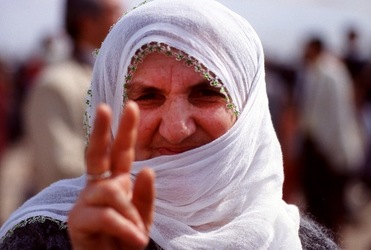 NEWROZ marzo 2001. Curdistan turco. Fotografie di Giulio Azzarello ©2001 2022. NEWROZ marzo 2001. Curdistan turco. Fotografie di Giulio Azzarello ©2001 2022.