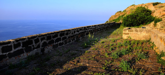 ISOLA DI USTICA il paese. Fotografie di Giulio Azzarello ©2016. ISOLA DI USTICA il paese. Fotografie di Giulio Azzarello ©2016.