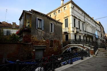 VENEZIA fotografie di Giulio Azzarello ©2022.