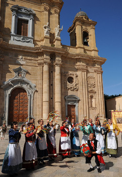 GRUPPO FOLK SICILIANO a Marsala. Fotografie di Giulio Azzarello &copy;2014.